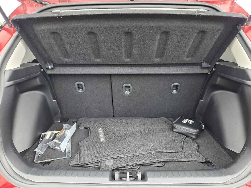Certified 2023 Hyundai Venue SEL FWD image 14