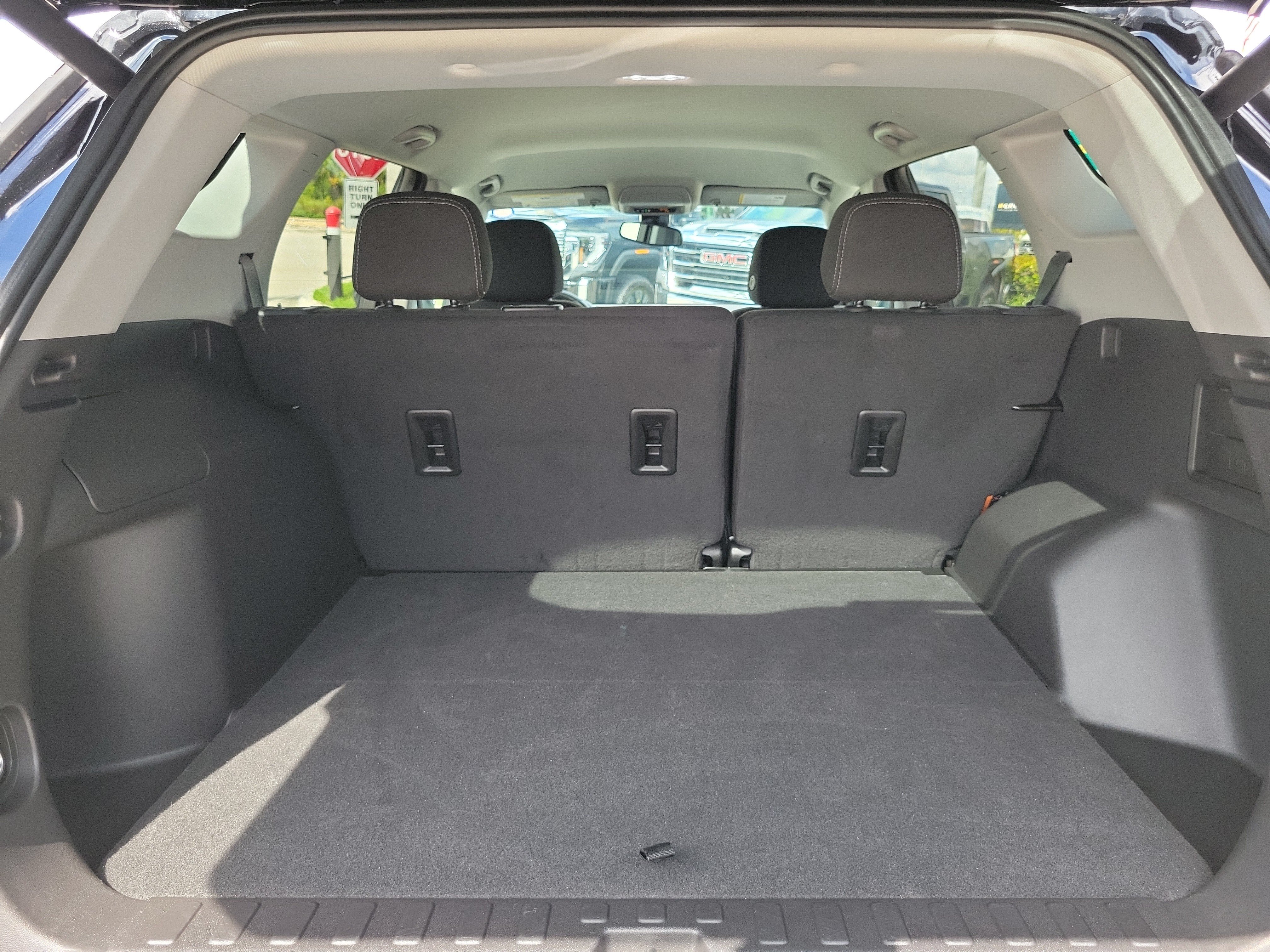 Used 2023 GMC Terrain SLE w/ Driver Convenience Package FWD image 16