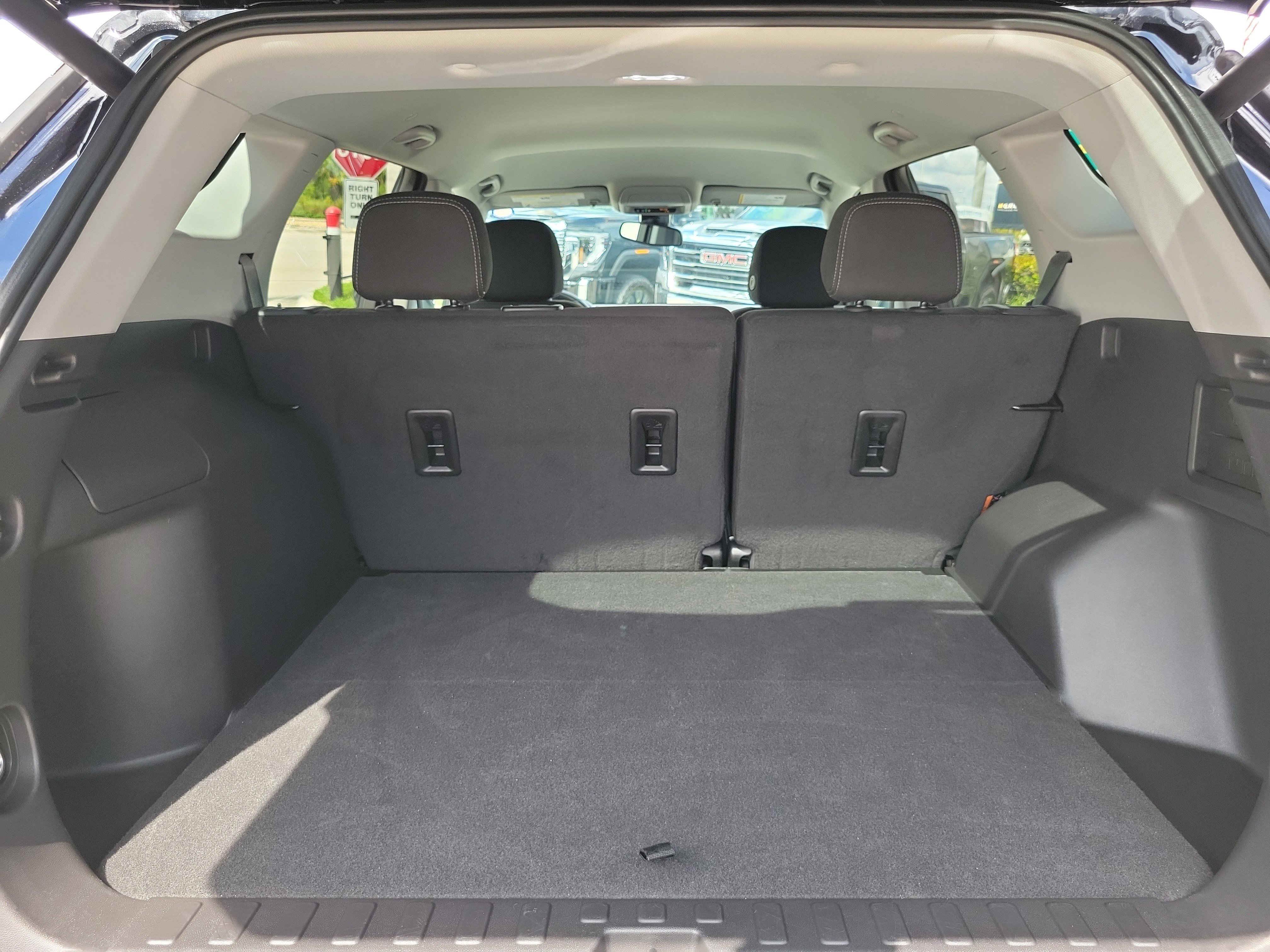 Used 2023 GMC Terrain SLE w/ Driver Convenience Package FWD image 16