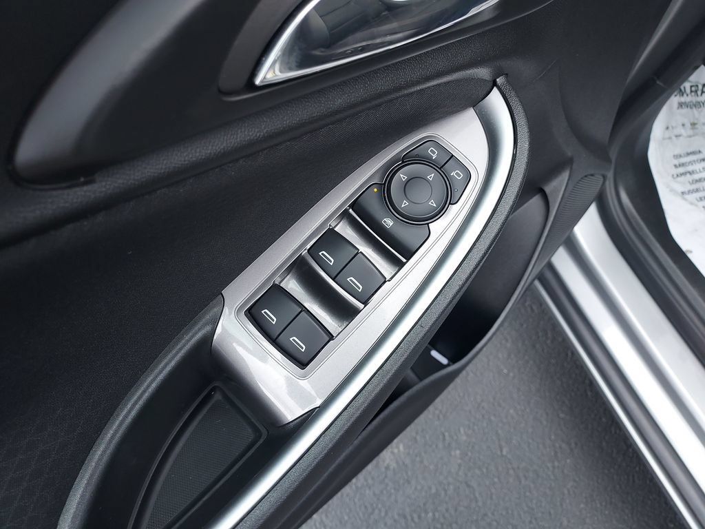 Used 2024 Chevrolet Malibu RS FWD image 11
