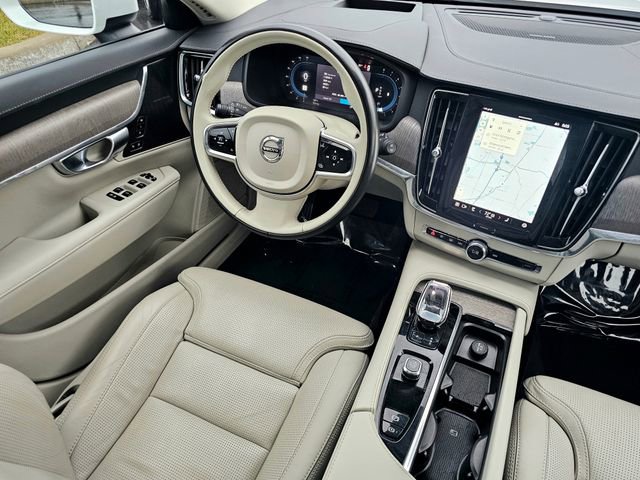 Used 2023 Volvo V90 B6 Cross Country Ultimate image 29