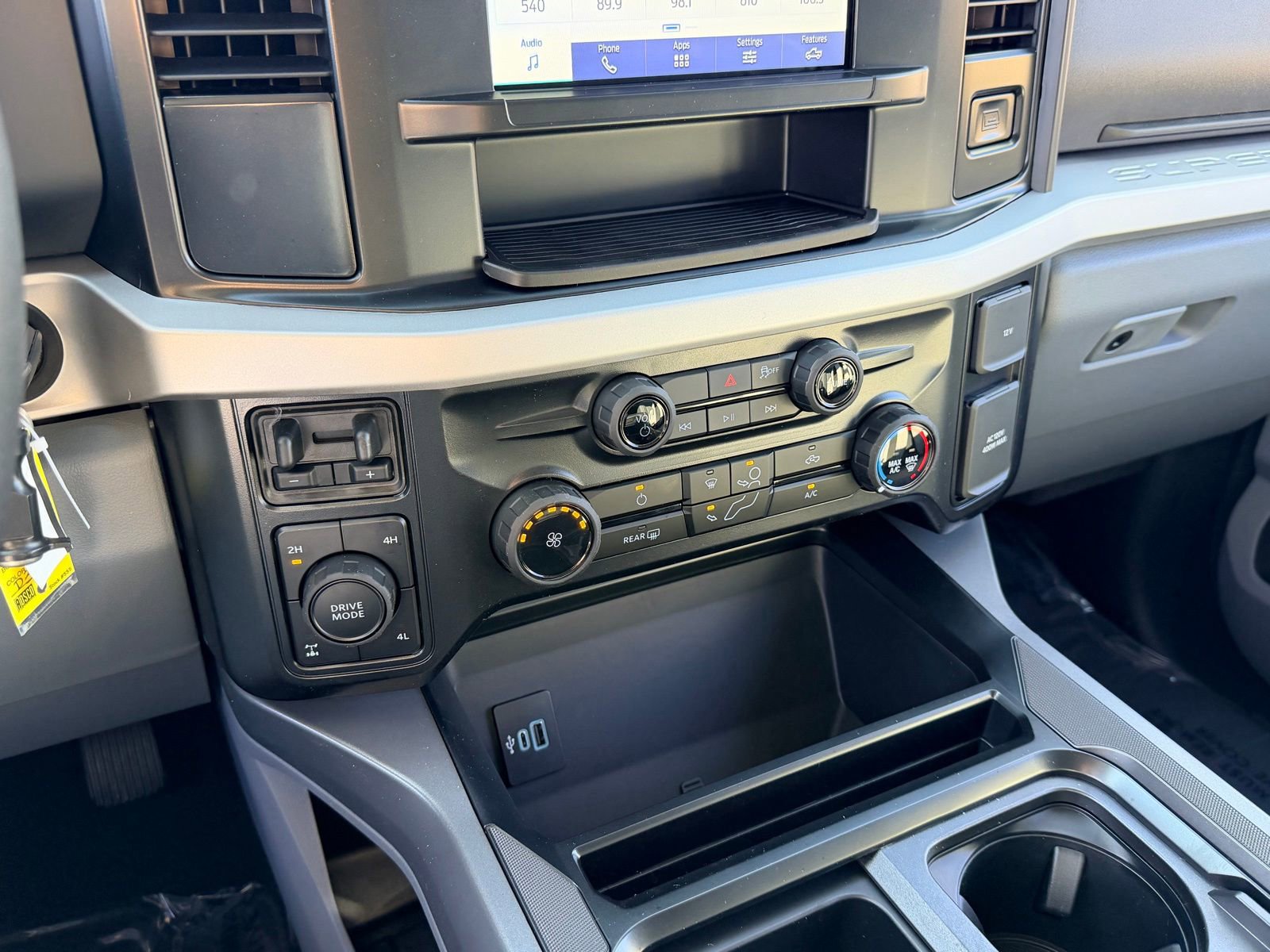 New 2026 Ford F250 XLT w/ FX4 Off-Road Package AWD/4WD image 25