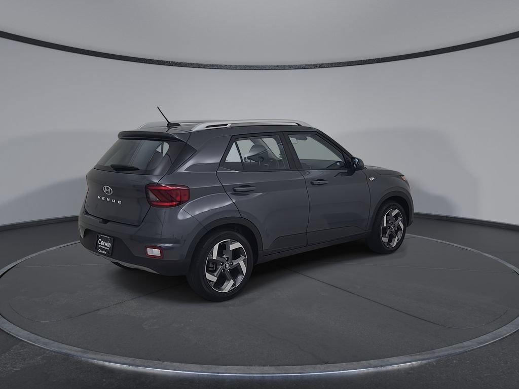 Used 2025 Hyundai Venue SEL FWD image 16