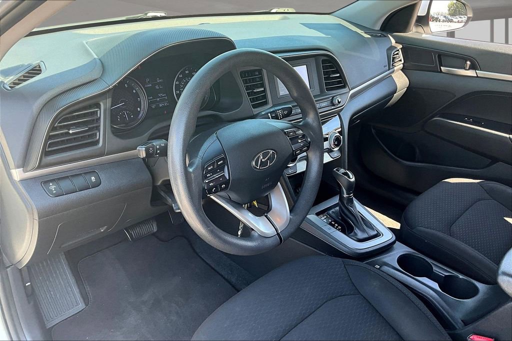 Used 2019 Hyundai Elantra SE w/ Cargo Package FWD image 16