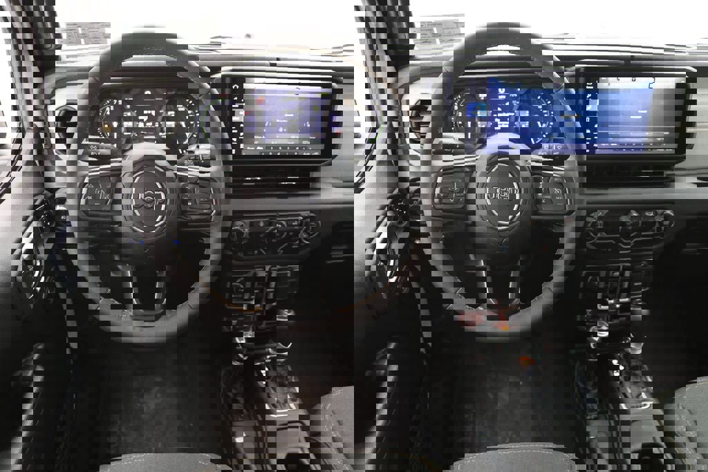 Used 2024 Jeep Wrangler Unlimited image 13