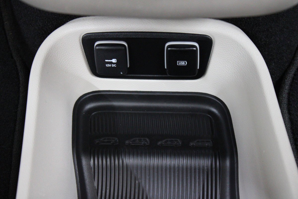 Used 2018 Chrysler Pacifica Limited w/ Advanced Safetytec Group FWD image 38