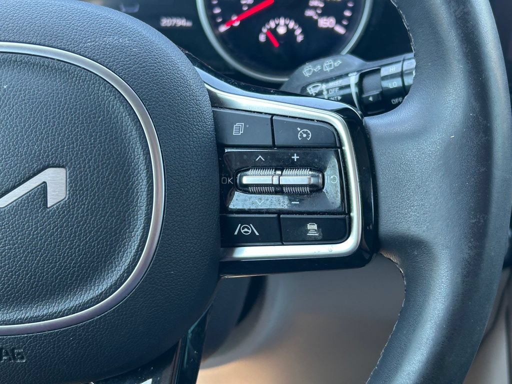 Used 2023 Kia Carnival EX FWD image 37