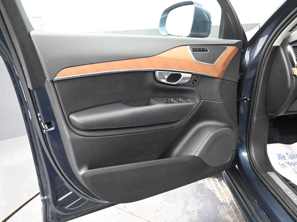 Used 2024 Volvo XC90 B6 Plus image 28
