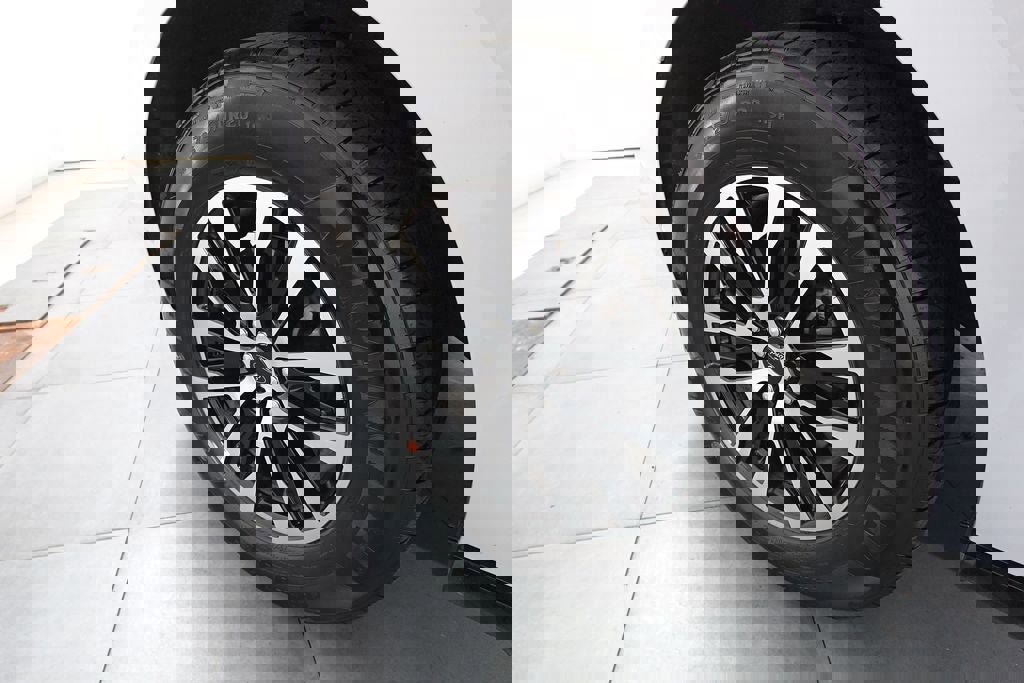 Certified 2025 Ford Expedition Platinum image 30