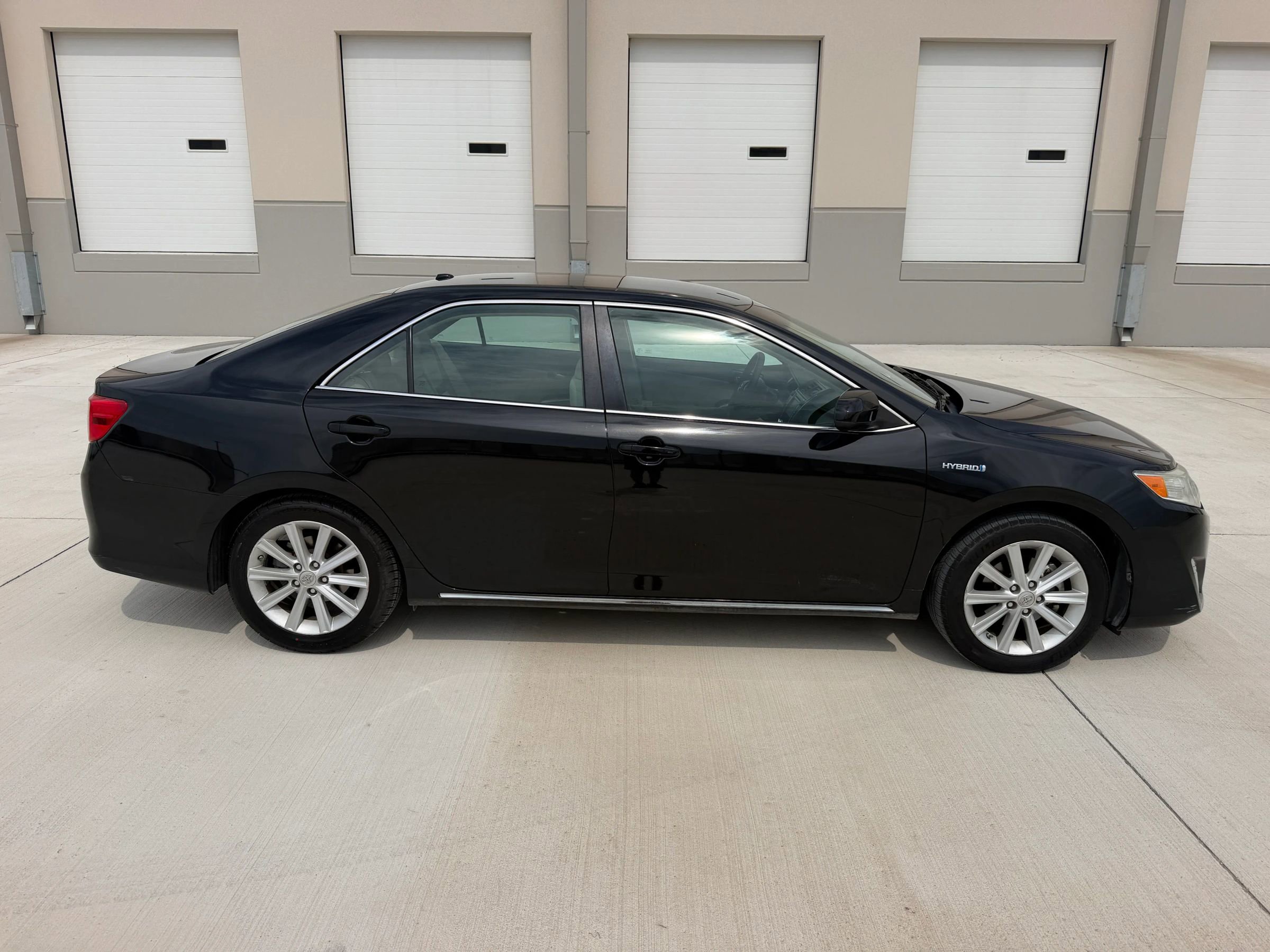 Used 2012 Toyota Camry XLE w/ Convenience Pkg FWD image 3