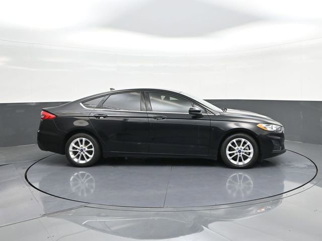 Used 2020 Ford Fusion SE FWD image 25