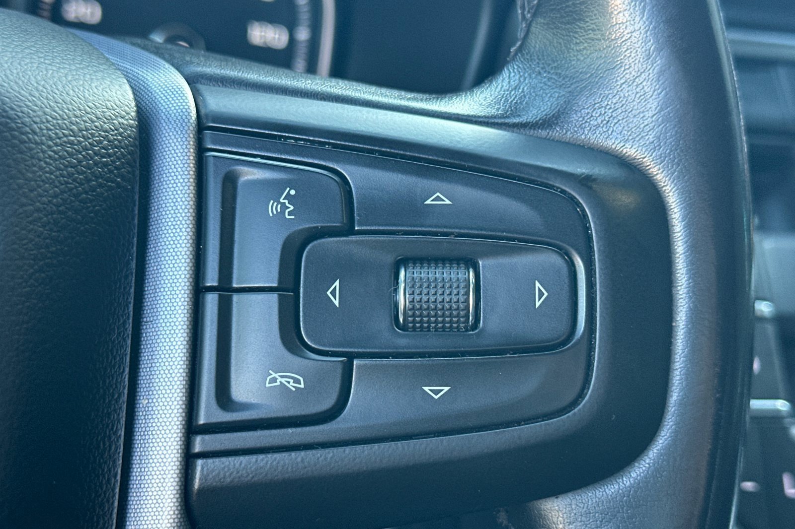 Used 2021 GMC Yukon SLT image 40