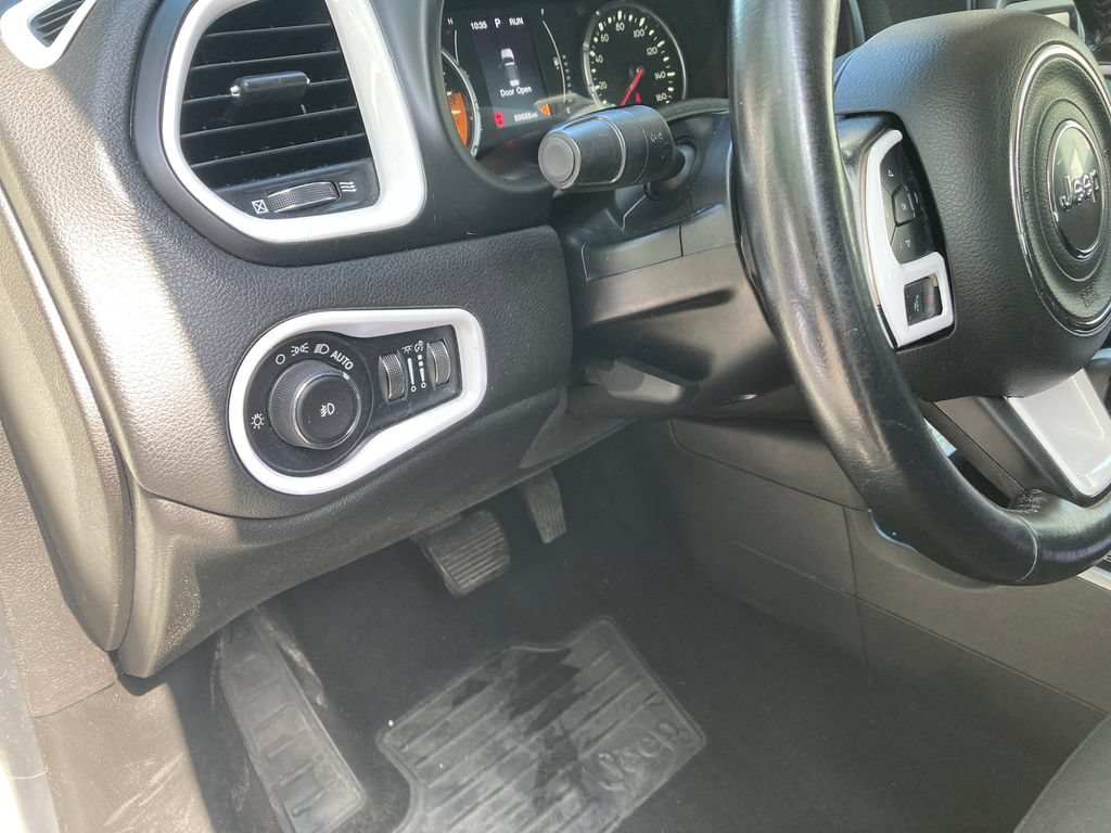Used 2016 Jeep Renegade Latitude AWD/4WD image 17