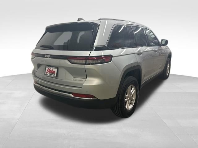 Used 2023 Jeep Grand Cherokee Laredo image 4