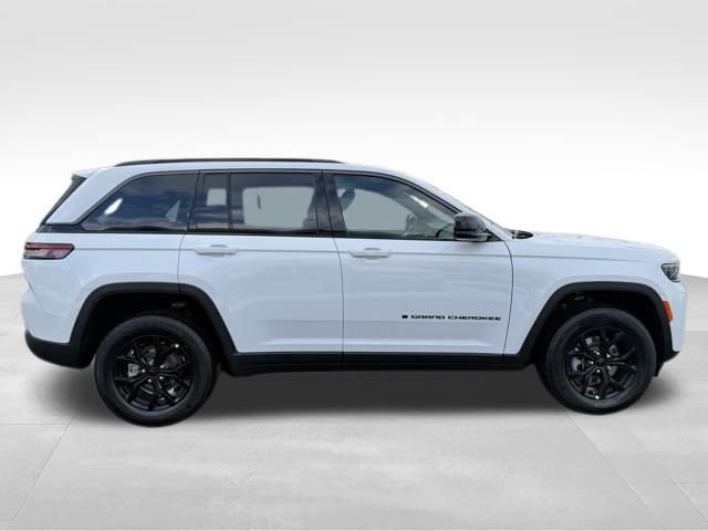 New 2026 Jeep Grand Cherokee Altitude image 8