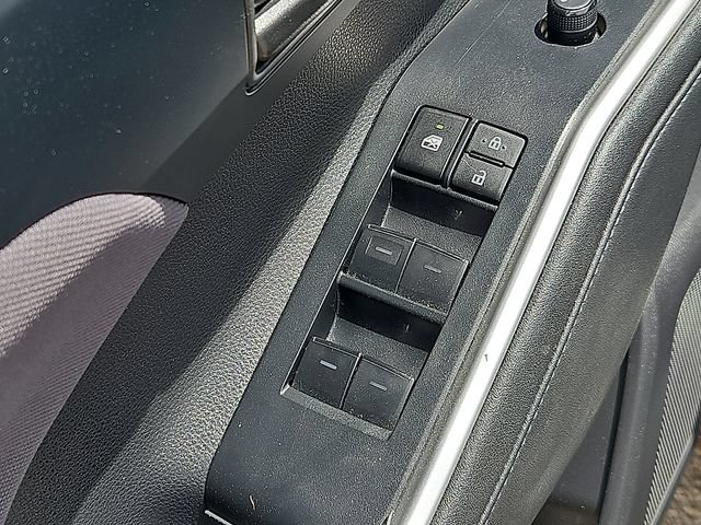 Used 2024 Toyota Highlander LE AWD/4WD image 13