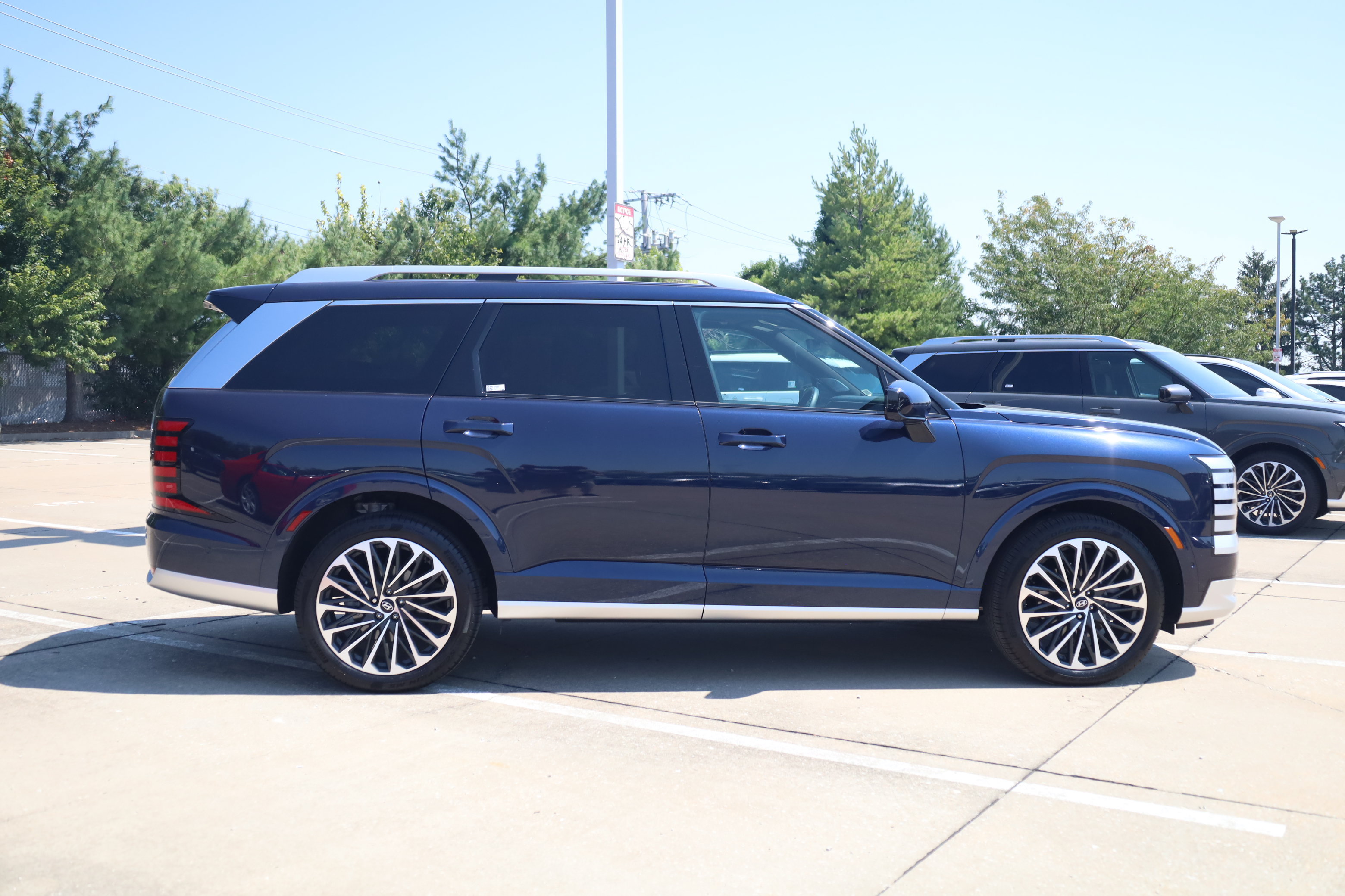 Used 2026 Hyundai Palisade Calligraphy AWD/4WD image 5