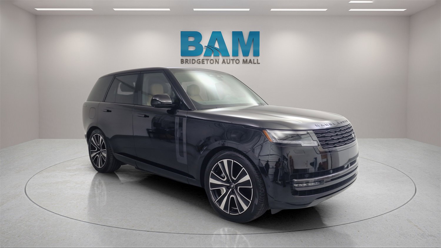 Used 2025 Land Rover Range Rover SE image 9