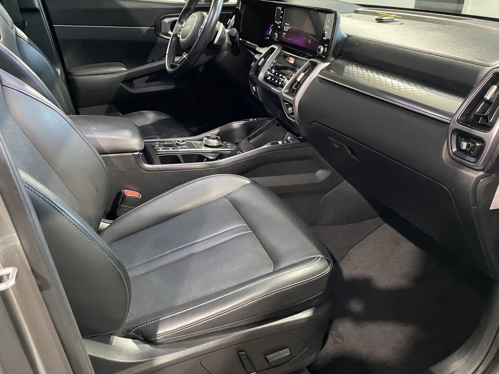 Used 2024 Kia Sorento EX w/ Panoramic Sunroof Package image 6