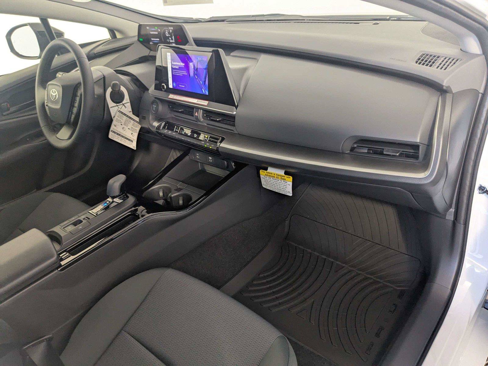New 2027 Toyota Prius LE FWD image 21
