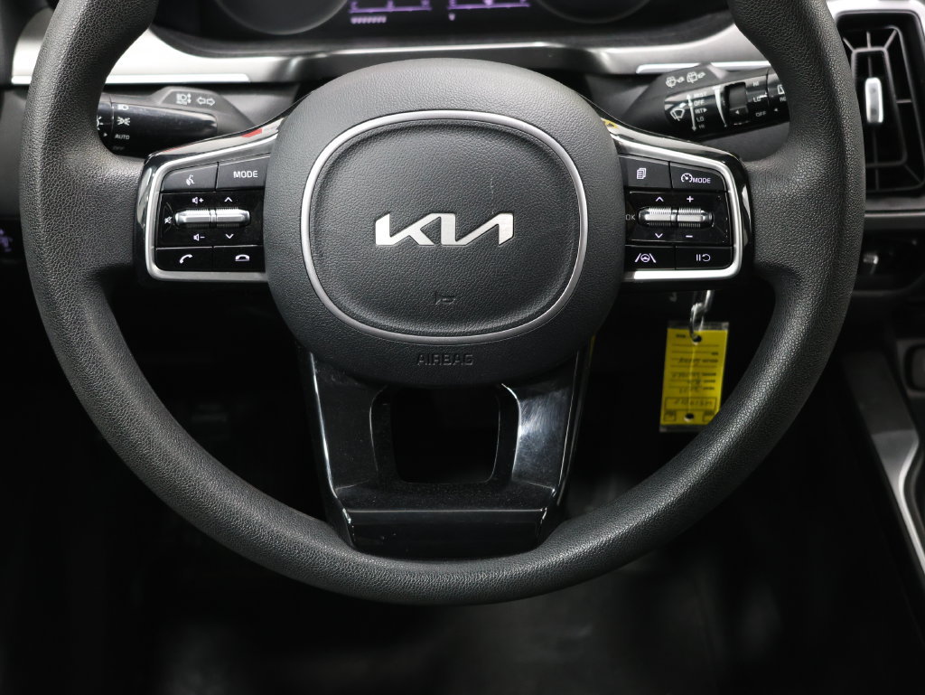 Used 2022 Kia Sorento LX FWD image 17