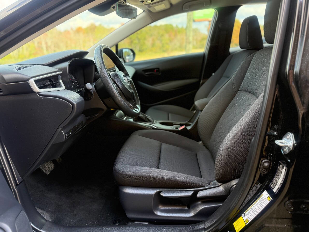 Used 2025 Toyota Corolla LE image 14