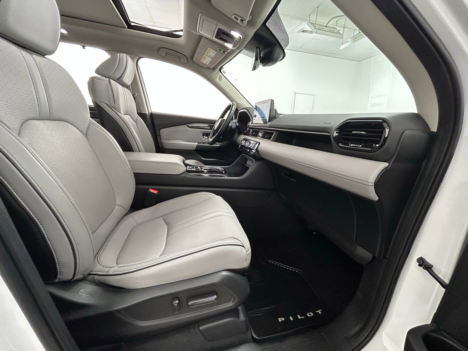 Used 2023 Honda Pilot Elite image 43