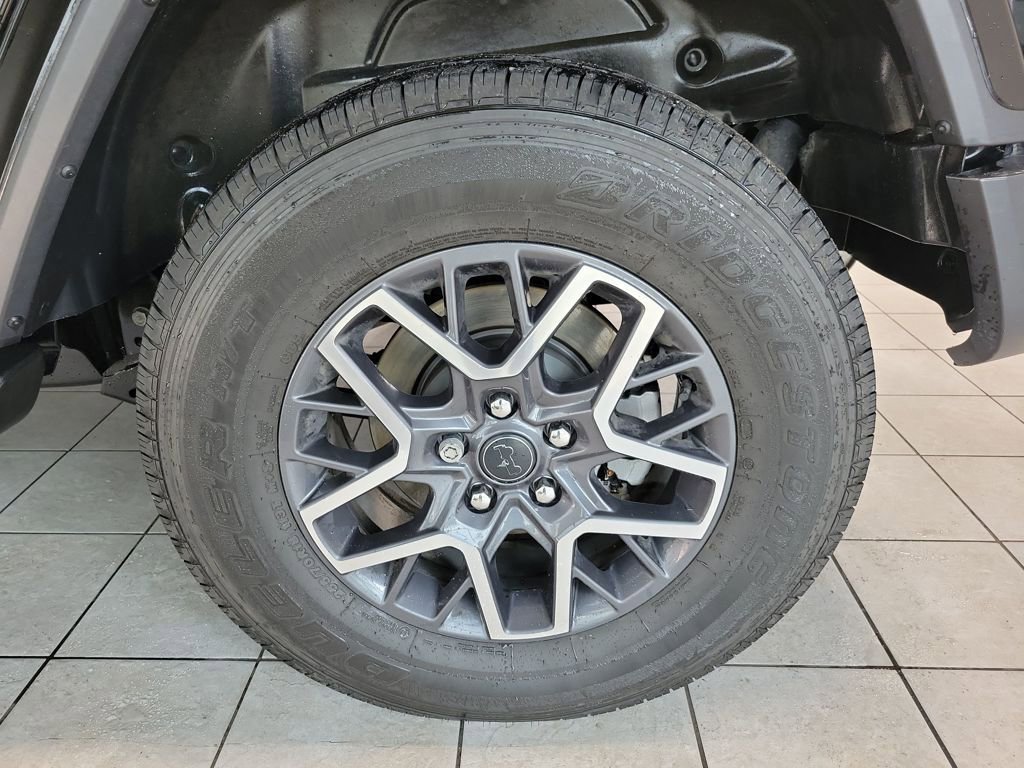 Used 2024 Jeep Wrangler Sahara AWD/4WD image 39