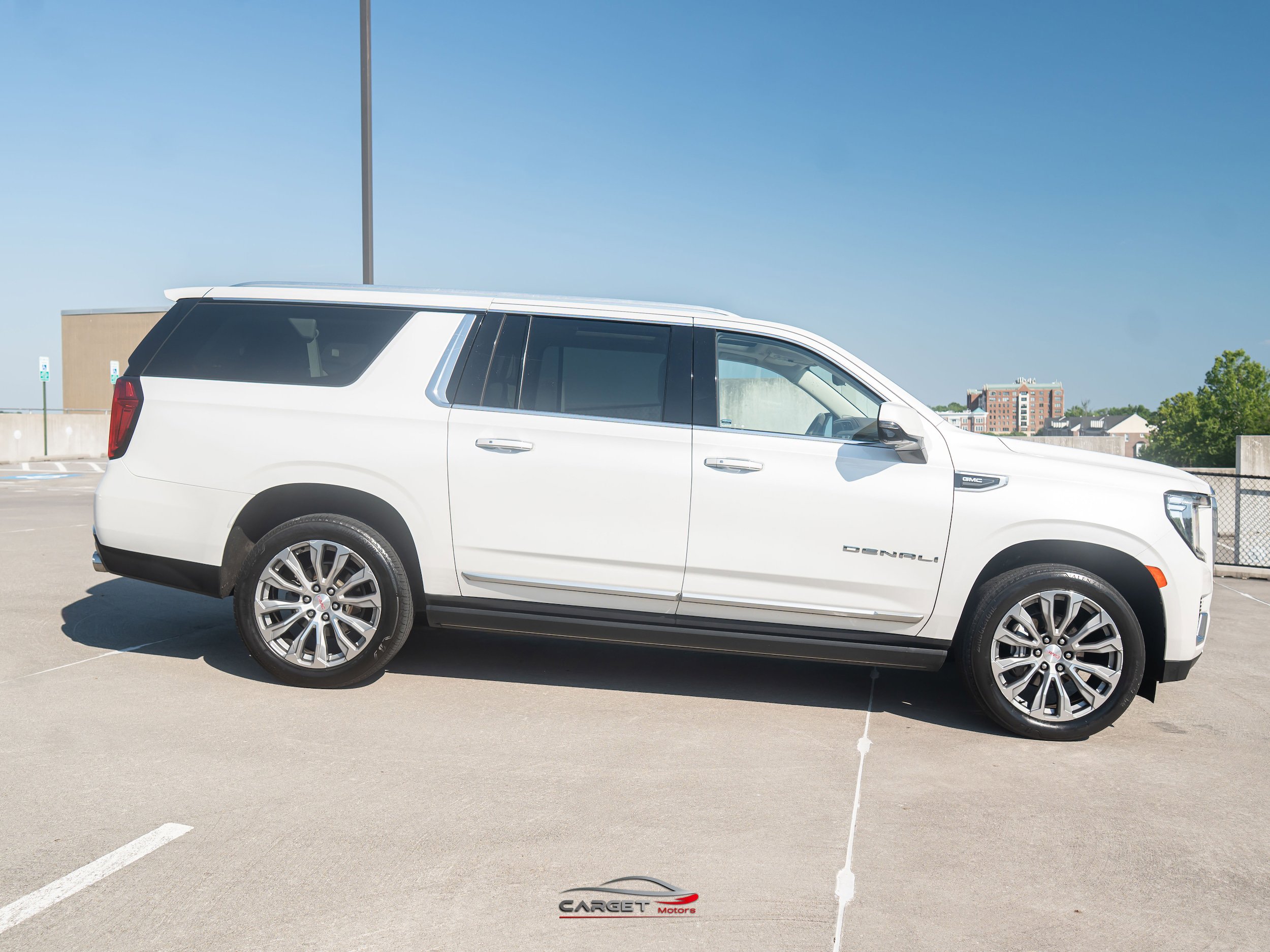 Used 2021 GMC Yukon XL Denali w/ Denali Premium Package AWD/4WD image 8