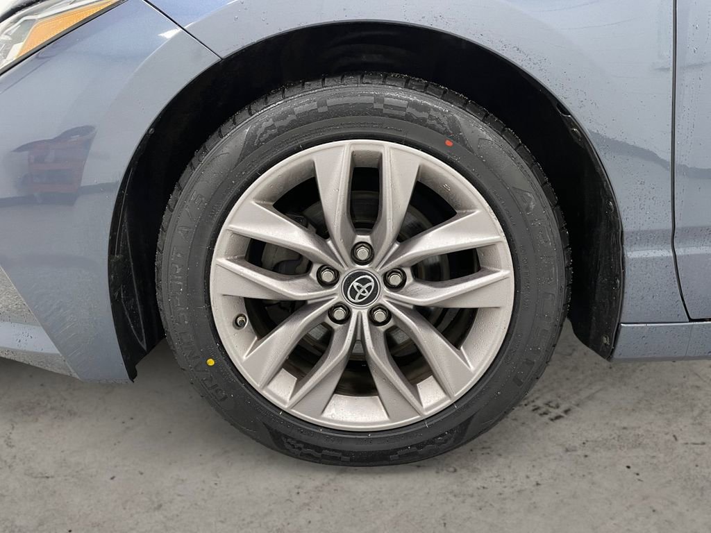 Used 2019 Toyota Avalon XLE w/ Moonroof Package FWD image 12