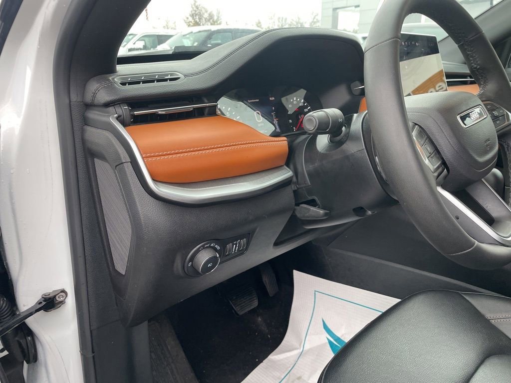 Used 2024 Jeep Compass Limited image 21