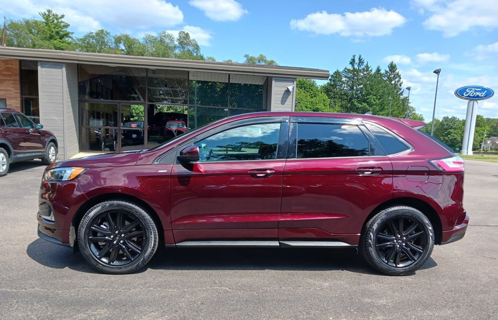 Used 2024 Ford Edge ST-Line w/ Class II Trailer Tow Package AWD/4WD image 2