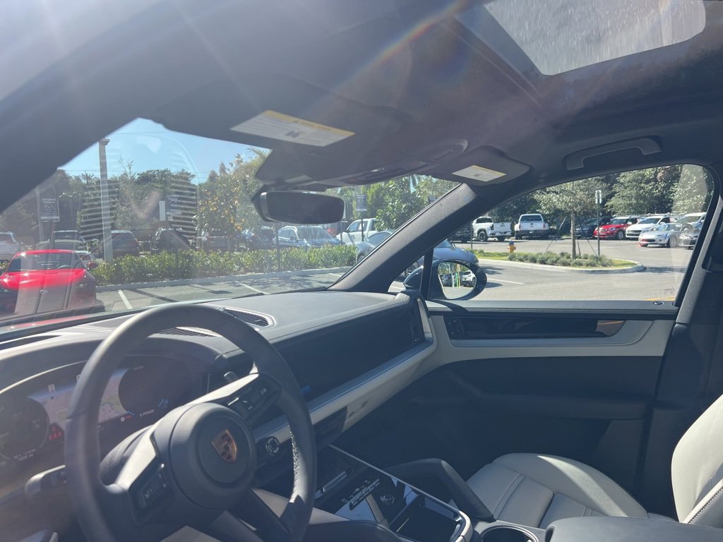 Used 2024 Porsche Cayenne S image 30