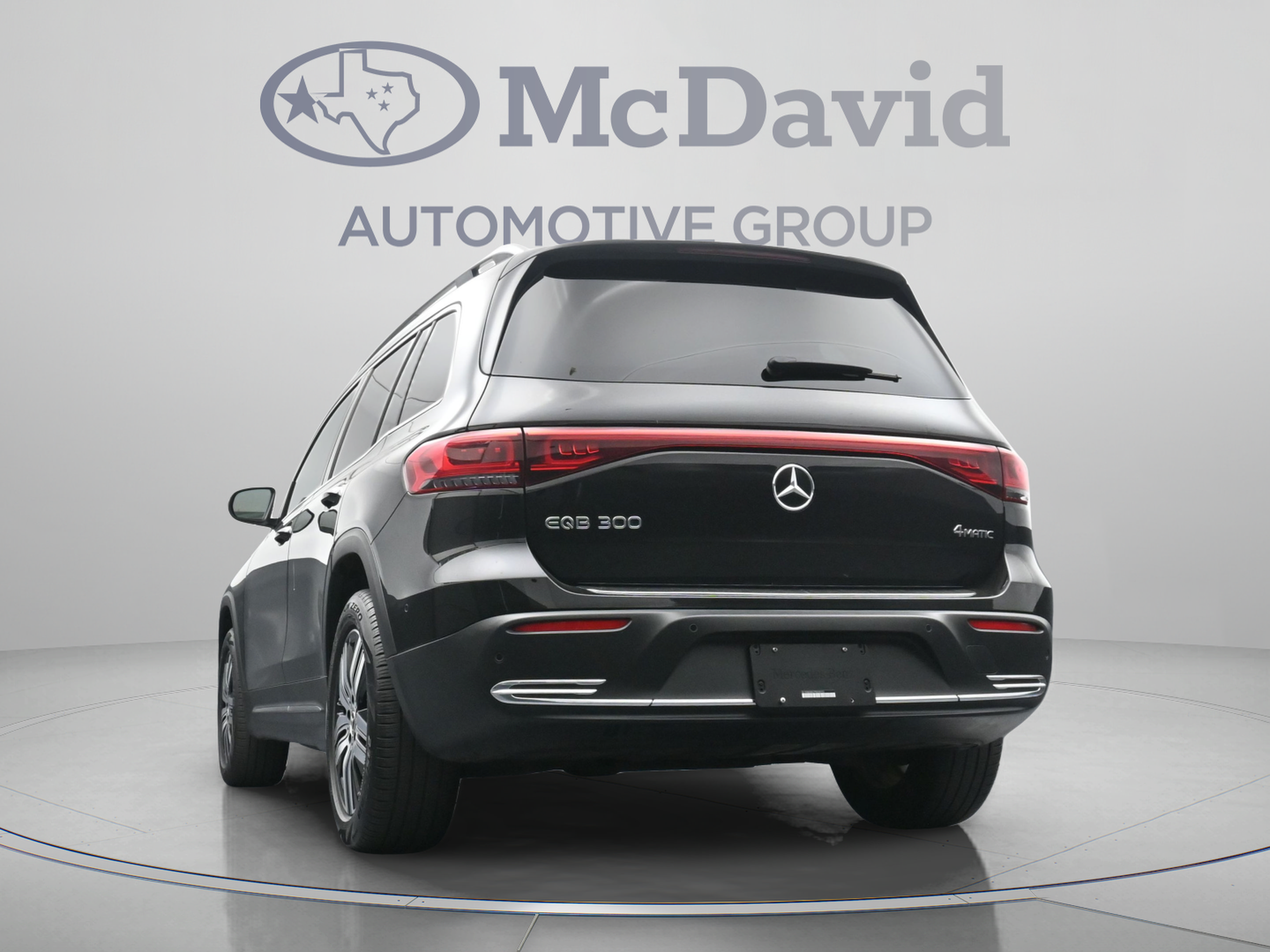 Used 2023 Mercedes-Benz EQB 300 4MATIC image 30