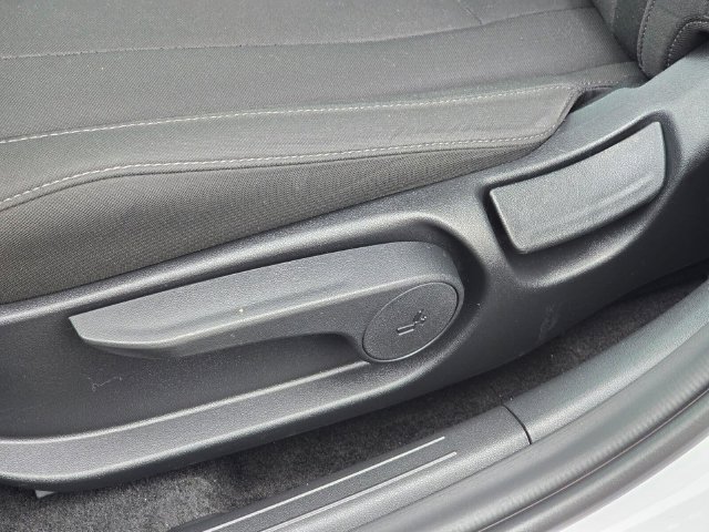 Used 2025 Hyundai Elantra SEL FWD image 21