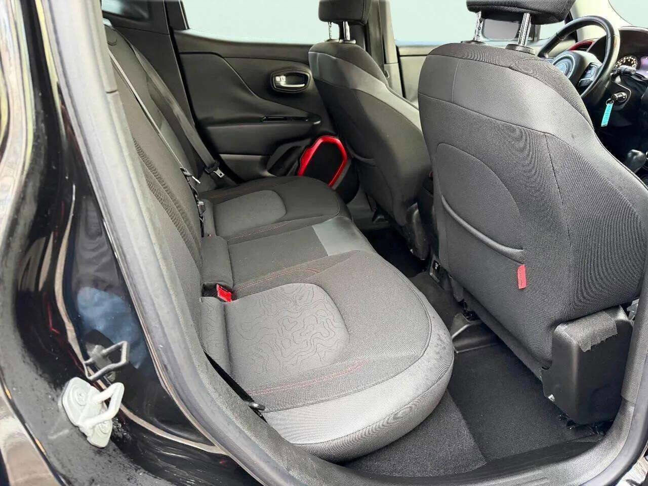 Used 2015 Jeep Renegade Trailhawk image 15