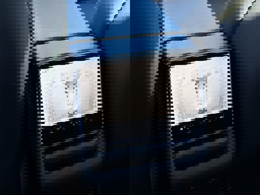 Used 2024 Tesla Model 3 Standard Range image 30