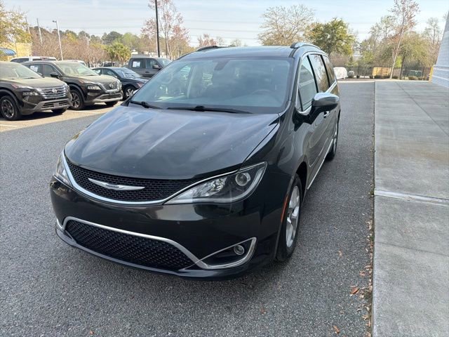 Used 2020 Chrysler Pacifica Limited image 2