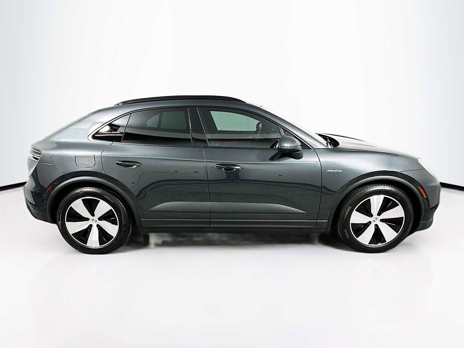 Certified 2024 Porsche Macan 4 Electric image 10