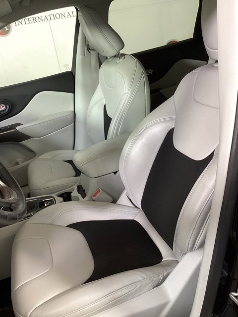 Used 2020 Jeep Cherokee Latitude Plus w/ Cold Weather Group image 12