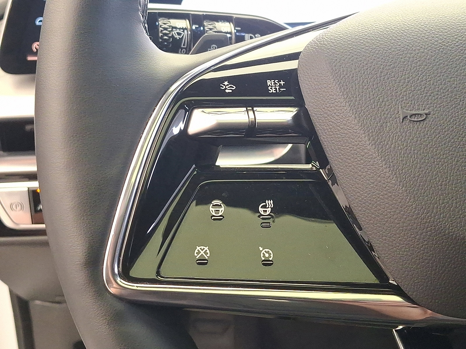 Used 2025 Cadillac Lyriq Luxury AWD/4WD image 22