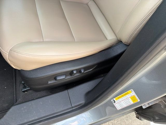 Used 2024 Cadillac XT4 Luxury w/ Cold Weather Package FWD image 10