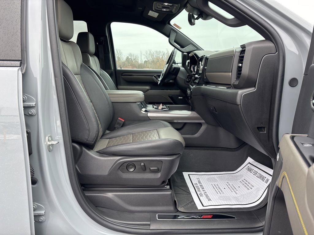 Used 2024 Chevrolet Silverado 2500 ZR2 w/ Technology Package image 15