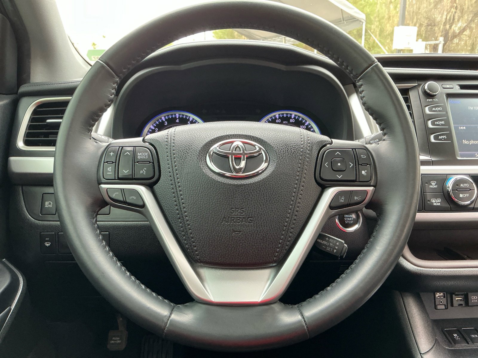 Certified 2019 Toyota Highlander XLE AWD/4WD image 9
