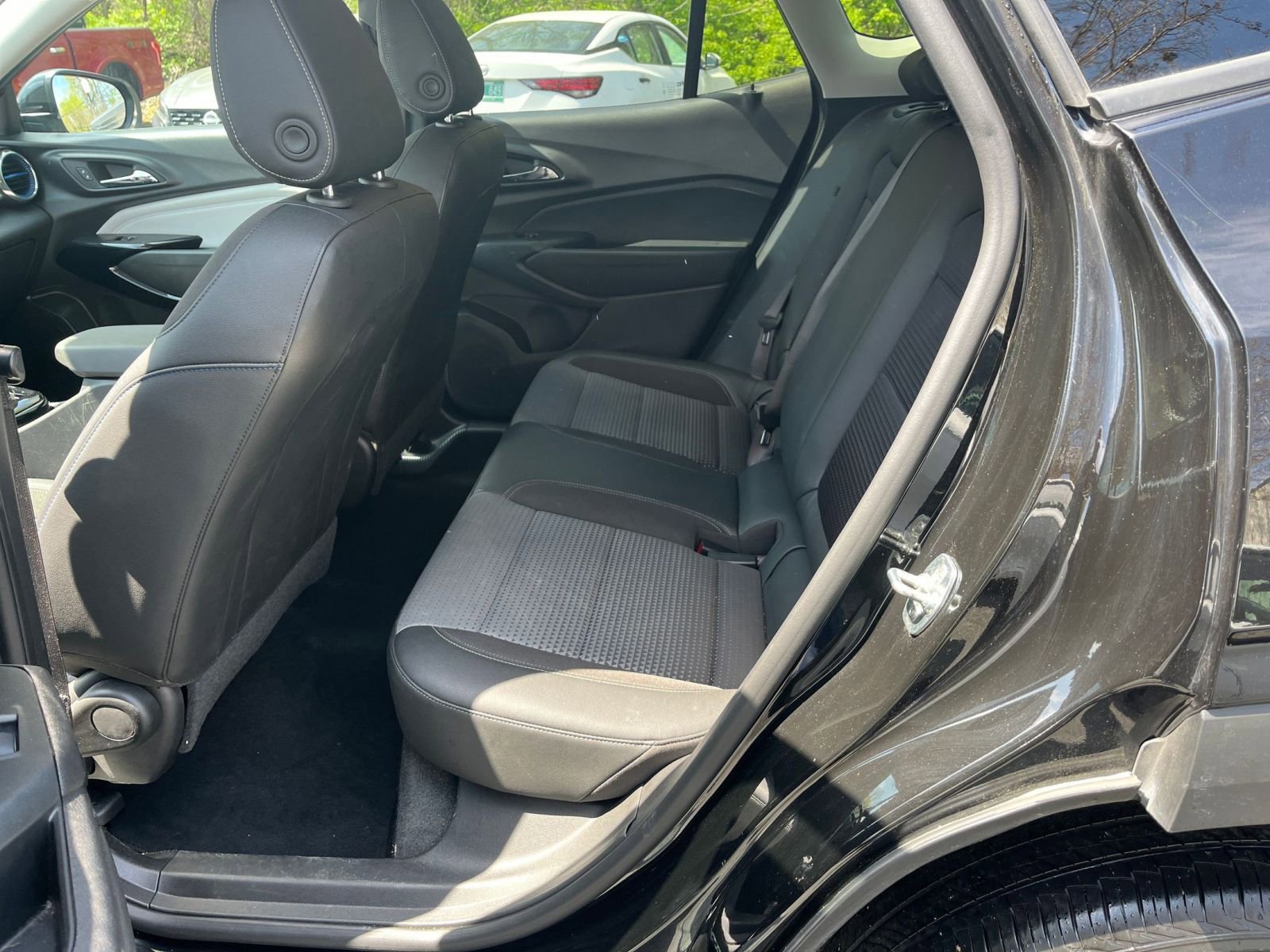 Used 2025 Chevrolet Trax LT FWD image 21