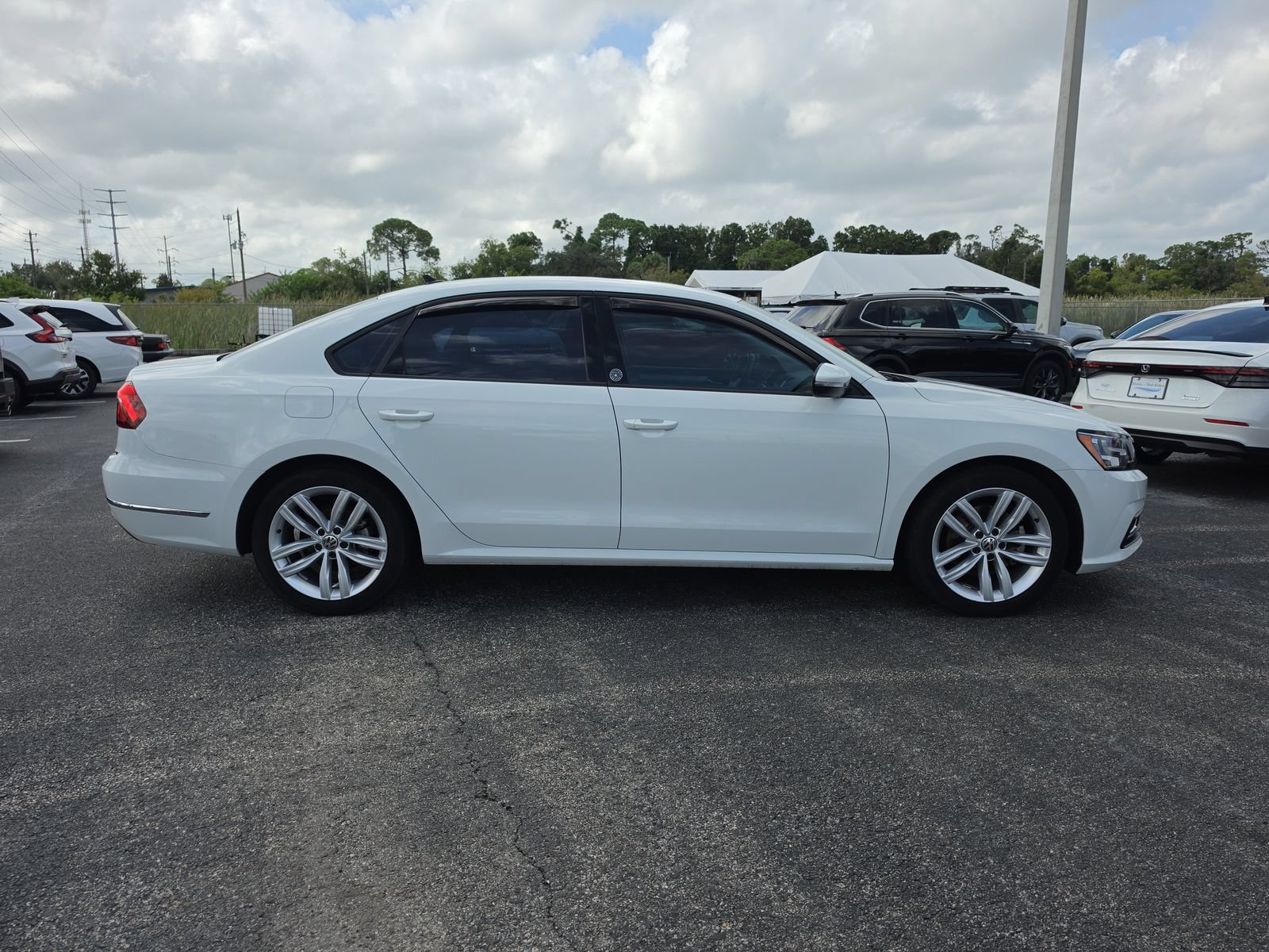 Used 2019 Volkswagen Passat 2.0T Wolfsburg FWD image 2