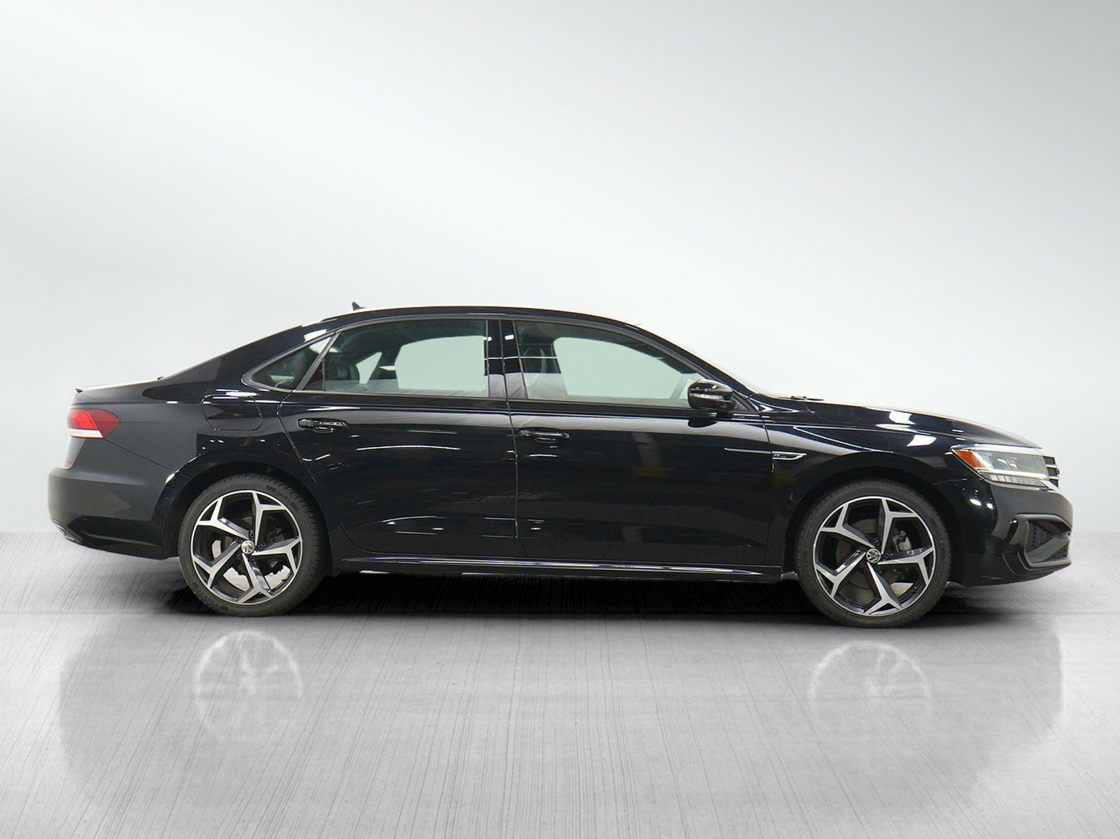 Used 2022 Volkswagen Passat 2.0T R-Line FWD image 6