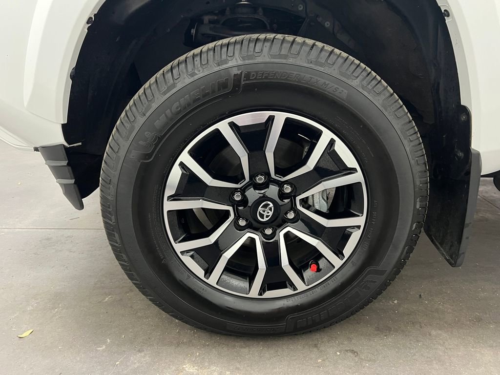 Used 2022 Toyota Tacoma TRD Sport w/ Technology Package image 28