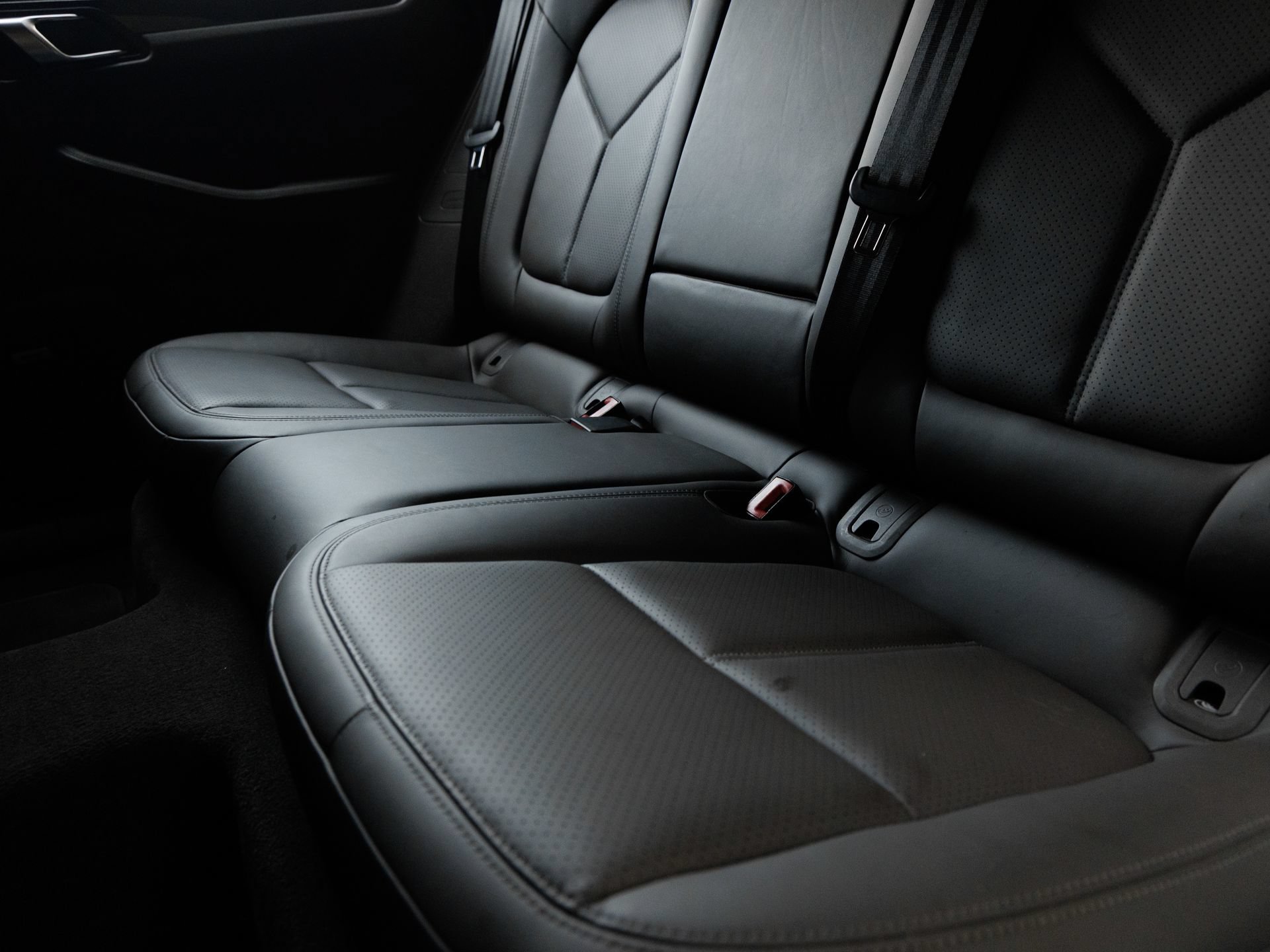 Certified 2022 Porsche Macan AWD/4WD image 23