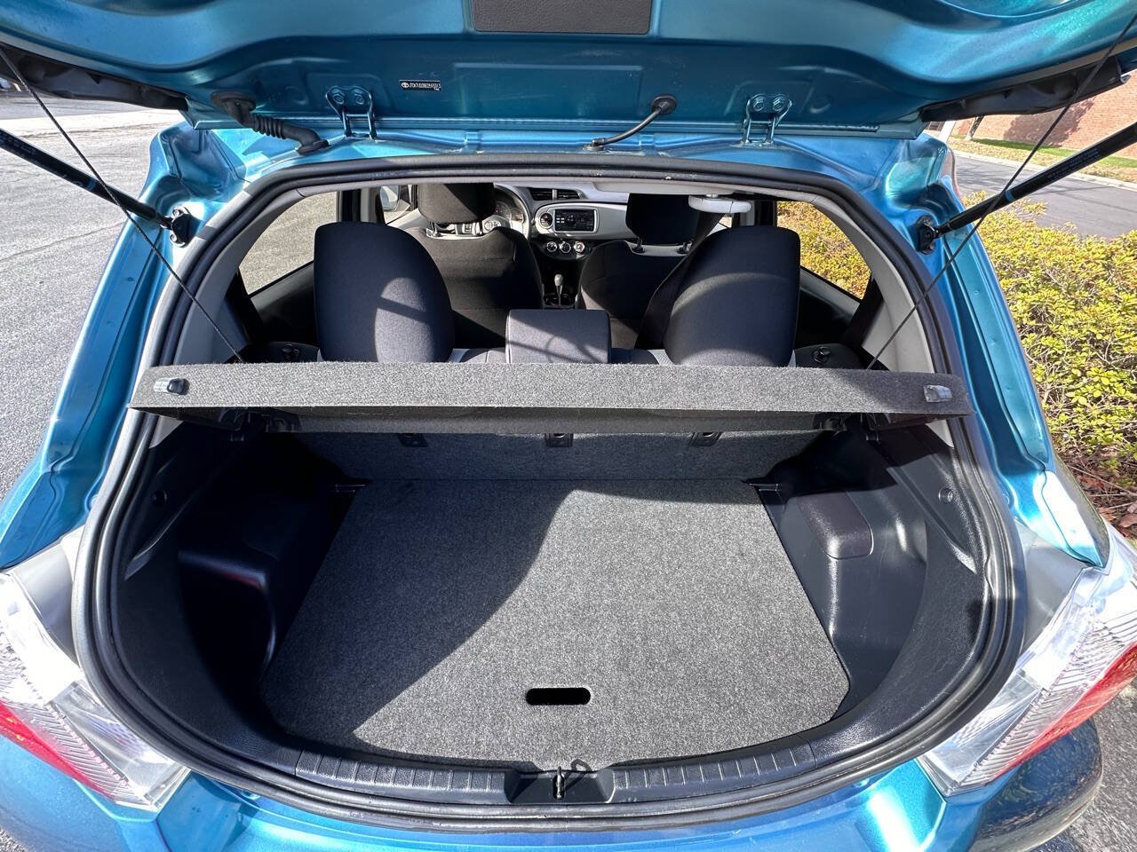 Used 2014 Toyota Yaris L FWD image 15